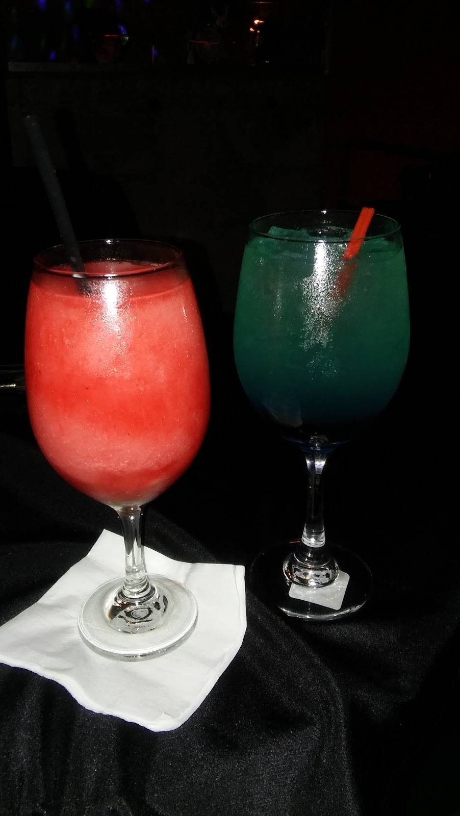 The Signature Club | restaurant | 9002 Overland Plaza, Overland, MO 63114, USA | 3142228966 OR +1 314-222-8966