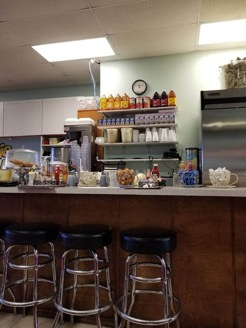 Maggie Maes Sunrise Cafe | restaurant | 1261 Gulf Blvd, Clearwater Beach, FL 33767, USA | 7275951096 OR +1 727-595-1096