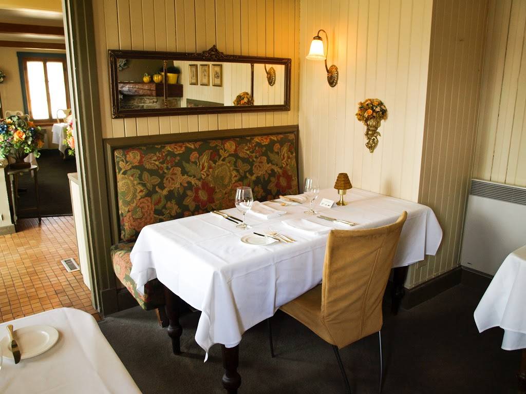 Le Mitoyen | restaurant | 652 Rue de la Place Publique, Laval, QC H7X 1G1, Canada | 4506892977 OR +1 450-689-2977