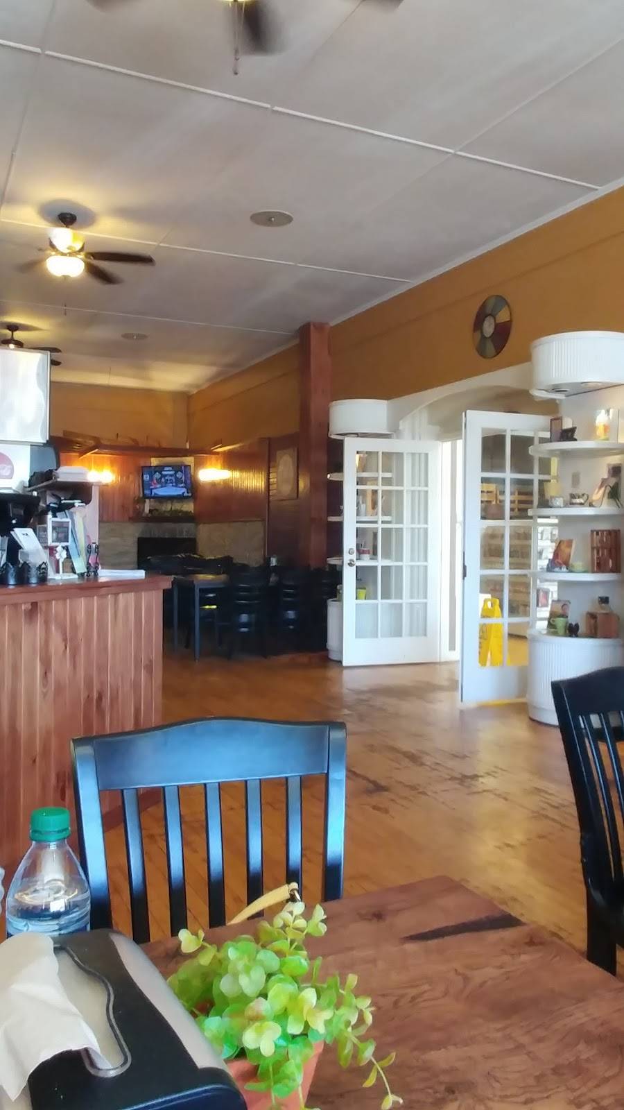 Pumpkinvine Cafe | restaurant | 230 Morton St, Shipshewana, IN 46565, USA | 2607683125 OR +1 260-768-3125