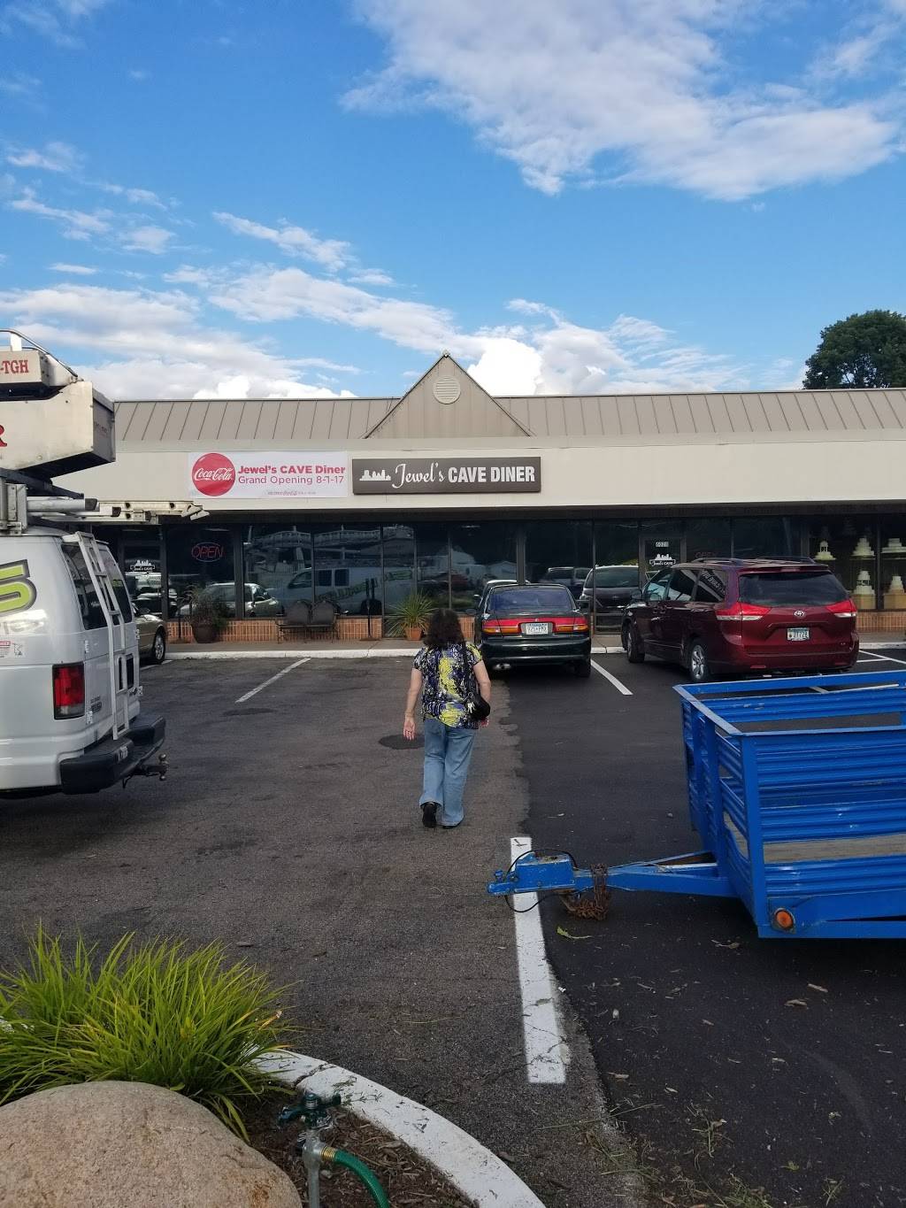 Jewels CAVE | restaurant | 6028 W Broadway Ave, New Hope, MN 55428, USA | 7635610419 OR +1 763-561-0419