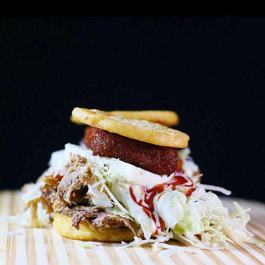 Pipo Burgers on Wheels | restaurant | 8132 NW 67th St, Miami, FL 33166, USA | 3053939694 OR +1 305-393-9694