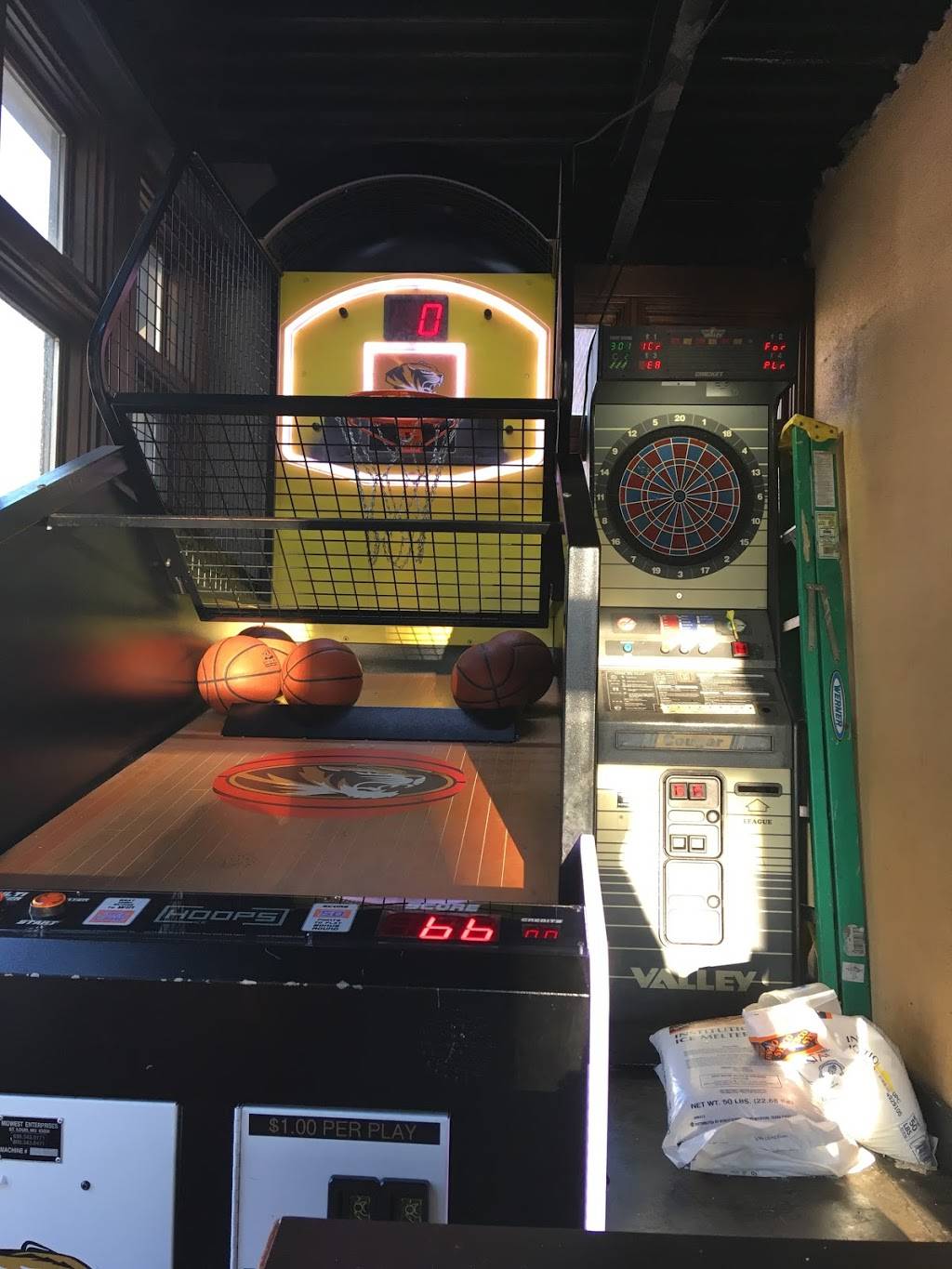 Campus Bar & Grill | restaurant | 304 S 9th St #100, Columbia, MO 65201, USA | 5738170996 OR +1 573-817-0996