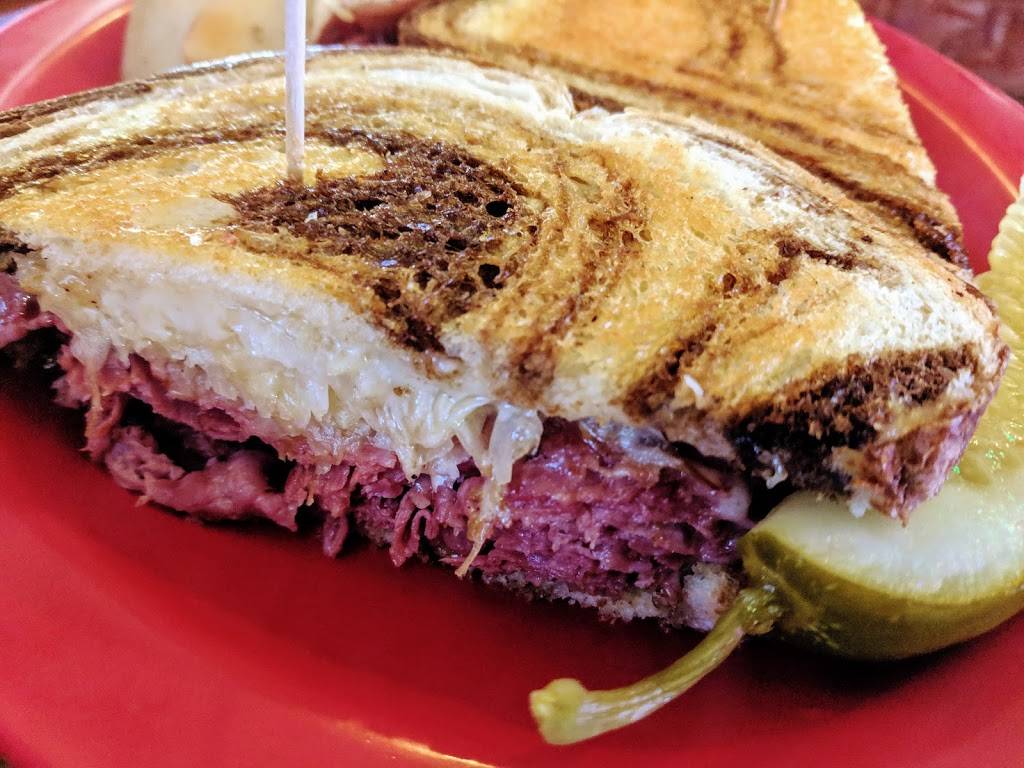 Victorios Oyster Bar & Grille | restaurant | 300 Dog Track Rd, Longwood, FL 32750, USA | 4078349800 OR +1 407-834-9800