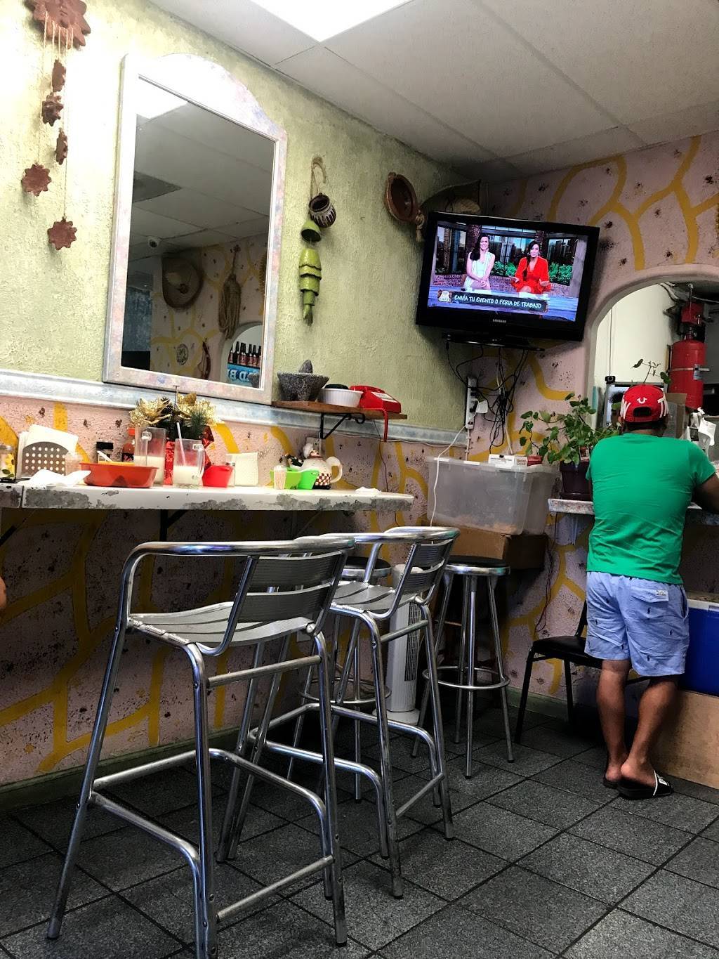 Taqueria Mexicana El Tarazco | restaurant | 622 NE 8th St, Hallandale Beach, FL 33009, USA | 9546137879 OR +1 954-613-7879