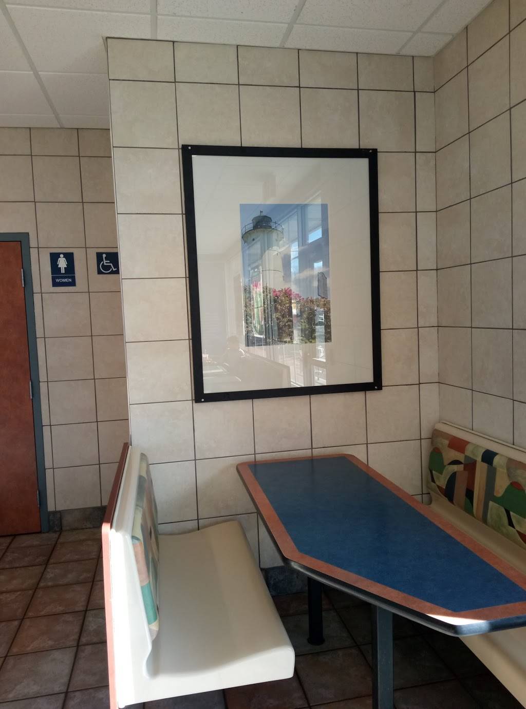 McDonalds | cafe | 263 E Main St, Teaticket, MA 02536, USA | 5085483872 OR +1 508-548-3872