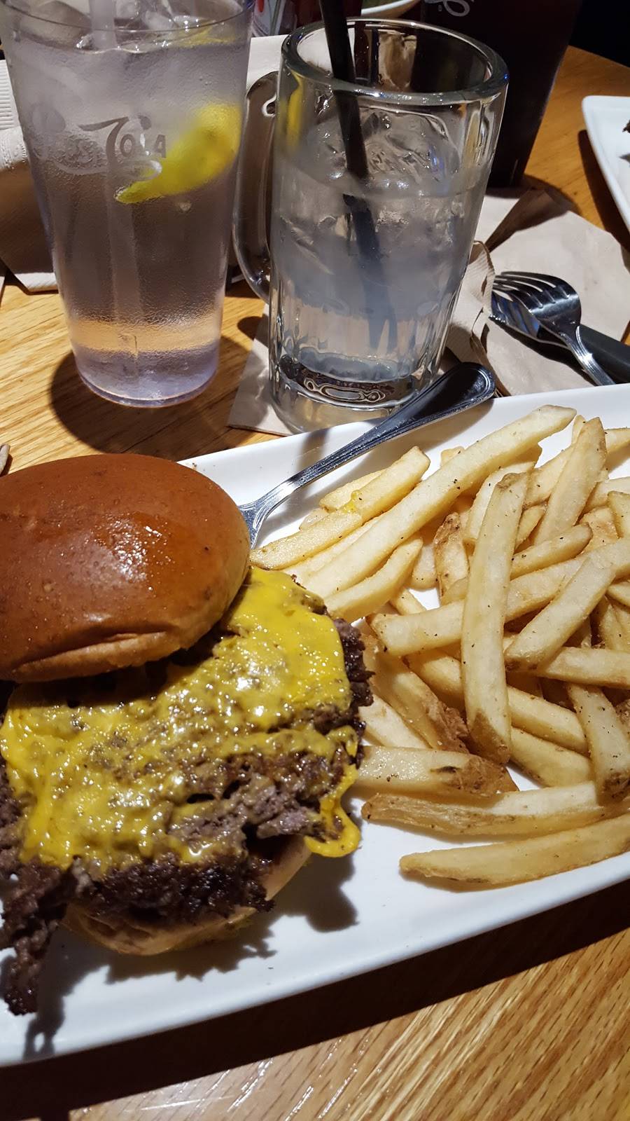 Applebees Grill + Bar | restaurant | 1001 E 1st St, Ankeny, IA 50021, USA | 5159653444 OR +1 515-965-3444