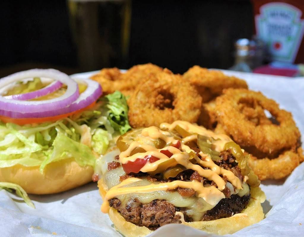 Flips Patio Grill | restaurant | 6580, 6613 Fossil Bluff Dr, Fort Worth, TX 76137, USA | 8178474424 OR +1 817-847-4424