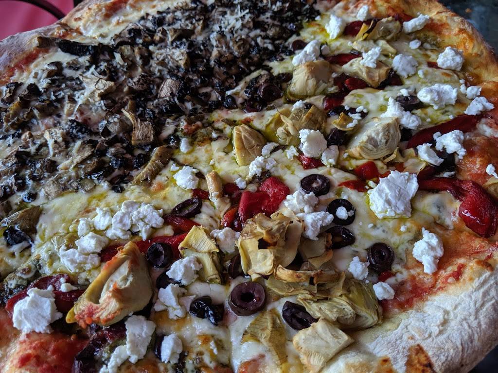 MJ.M.D. Pizza de Luigi Pizza | restaurant | 241 Chemin Old Chelsea, Chelsea, QC J9B 1J3, Canada | 8198272882 OR +1 819-827-2882