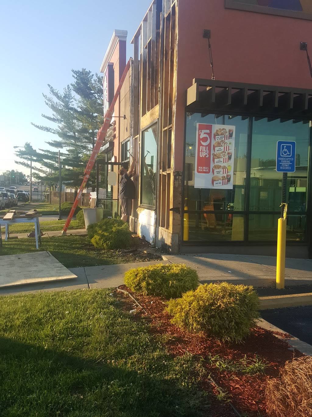 KFC | restaurant | 6417 Harbison Ave, Philadelphia, PA 19149, USA | 2157080371 OR +1 215-708-0371