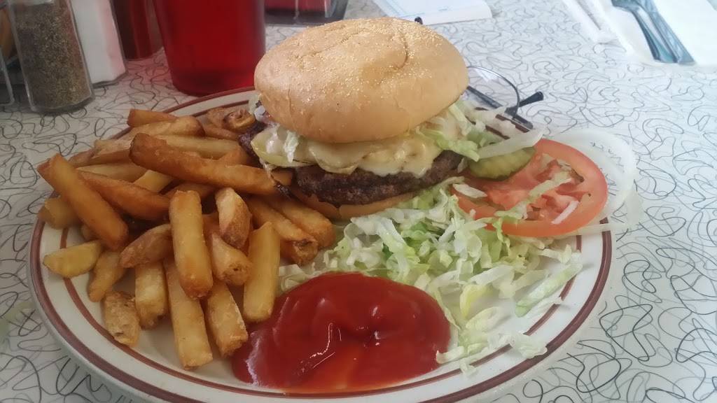 Lisas Grill | restaurant | 820 Central Ave, Moriarty, NM 87035, USA | 5058324455 OR +1 505-832-4455