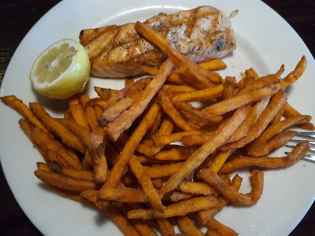 Houlihans | restaurant | 706 NJ-17, Ramsey, NJ 07446, USA | 2019347222 OR +1 201-934-7222