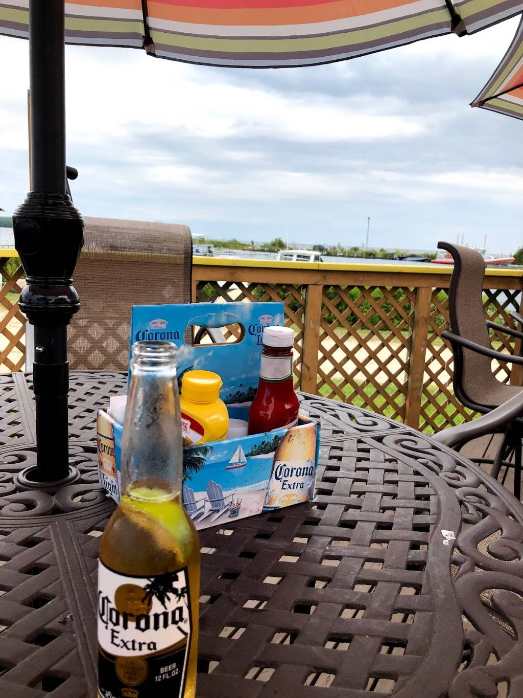 Ships Wheel Restaurant | restaurant | 238 Lobdell Point Rd, Washington, WI 54246, USA | 9208472640 OR +1 920-847-2640