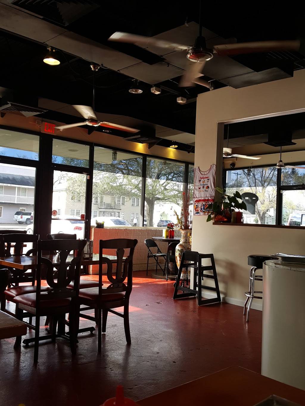 La Salvadoreña Restaurant | restaurant | 3285 Nicholson Dr, Baton Rouge, LA 70802, USA | 2252270141 OR +1 225-227-0141