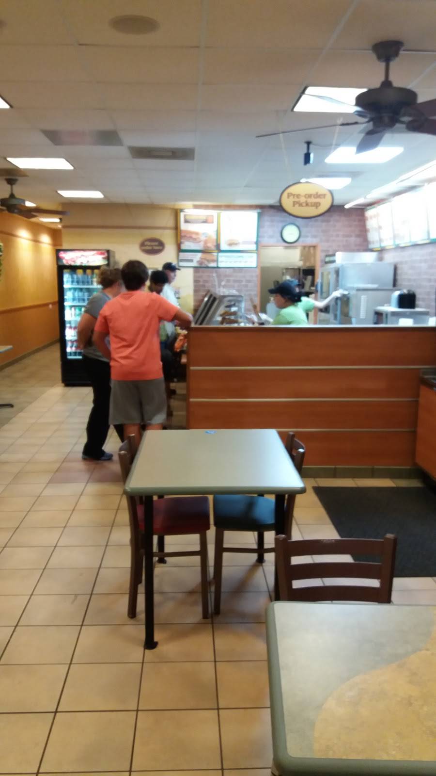 Subway | meal takeaway | 115 W Sinton St, Sinton, TX 78387, USA | 3613643900 OR +1 361-364-3900