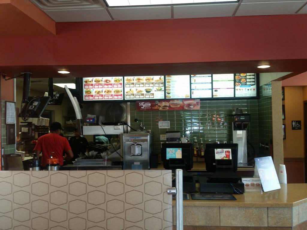 Jack in the Box | restaurant | 2916 E Berry St, Fort Worth, TX 76105, USA | 8175362616 OR +1 817-536-2616