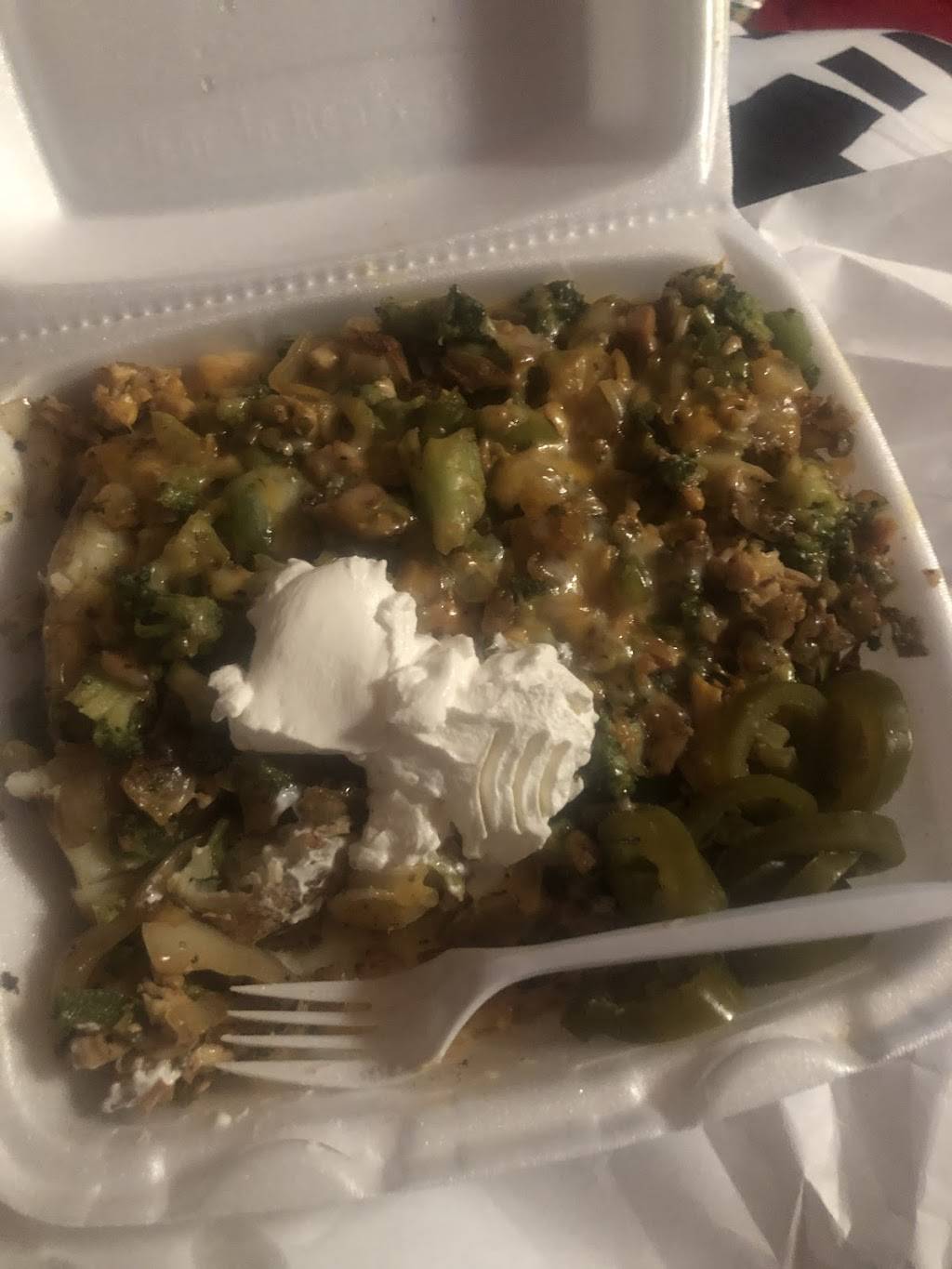 Sharks Fish & chicken Grill | restaurant | 5053 W Division St, Chicago, IL 60651, USA | 7734172451 OR +1 773-417-2451