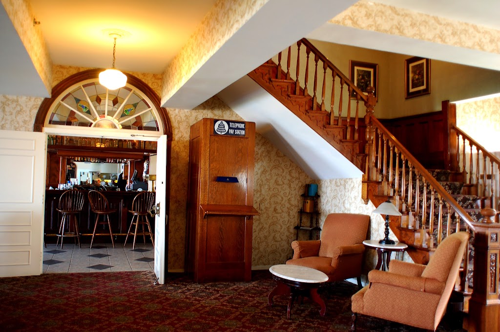 The National Hotel | restaurant | 36 Water St, New Shoreham, RI 02807, USA | 4014662901 OR +1 401-466-2901