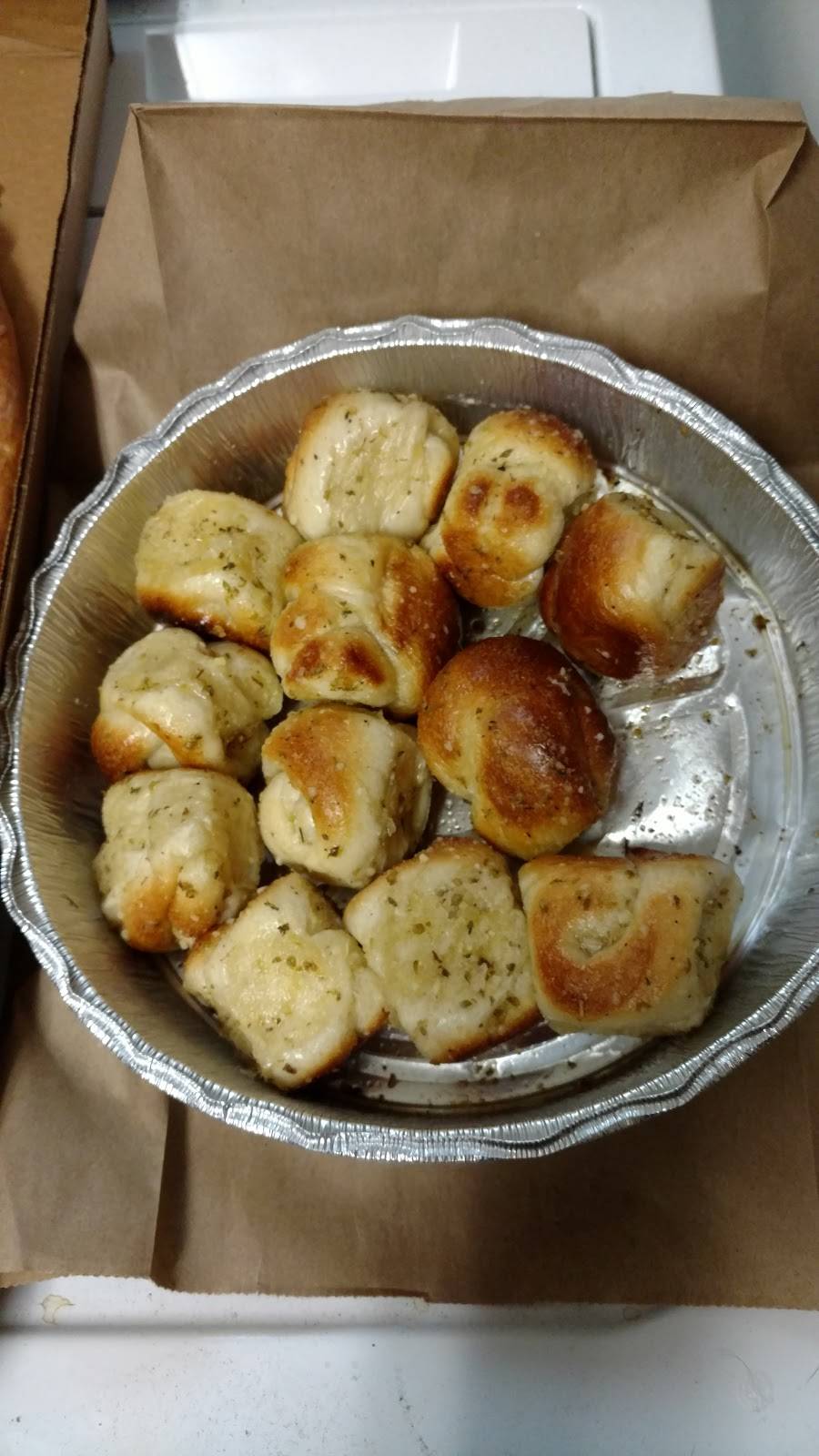 New Yorker Pizzeria & Pasta | restaurant | 328 Central Ave, Albany, NY 12206, USA | 5184650101 OR +1 518-465-0101