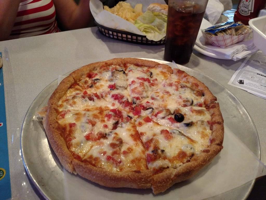 LA Villa Sports Bar & Grille | restaurant | 810 Youngstown-Poland Rd, Struthers, OH 44471, USA | 3307558744 OR +1 330-755-8744