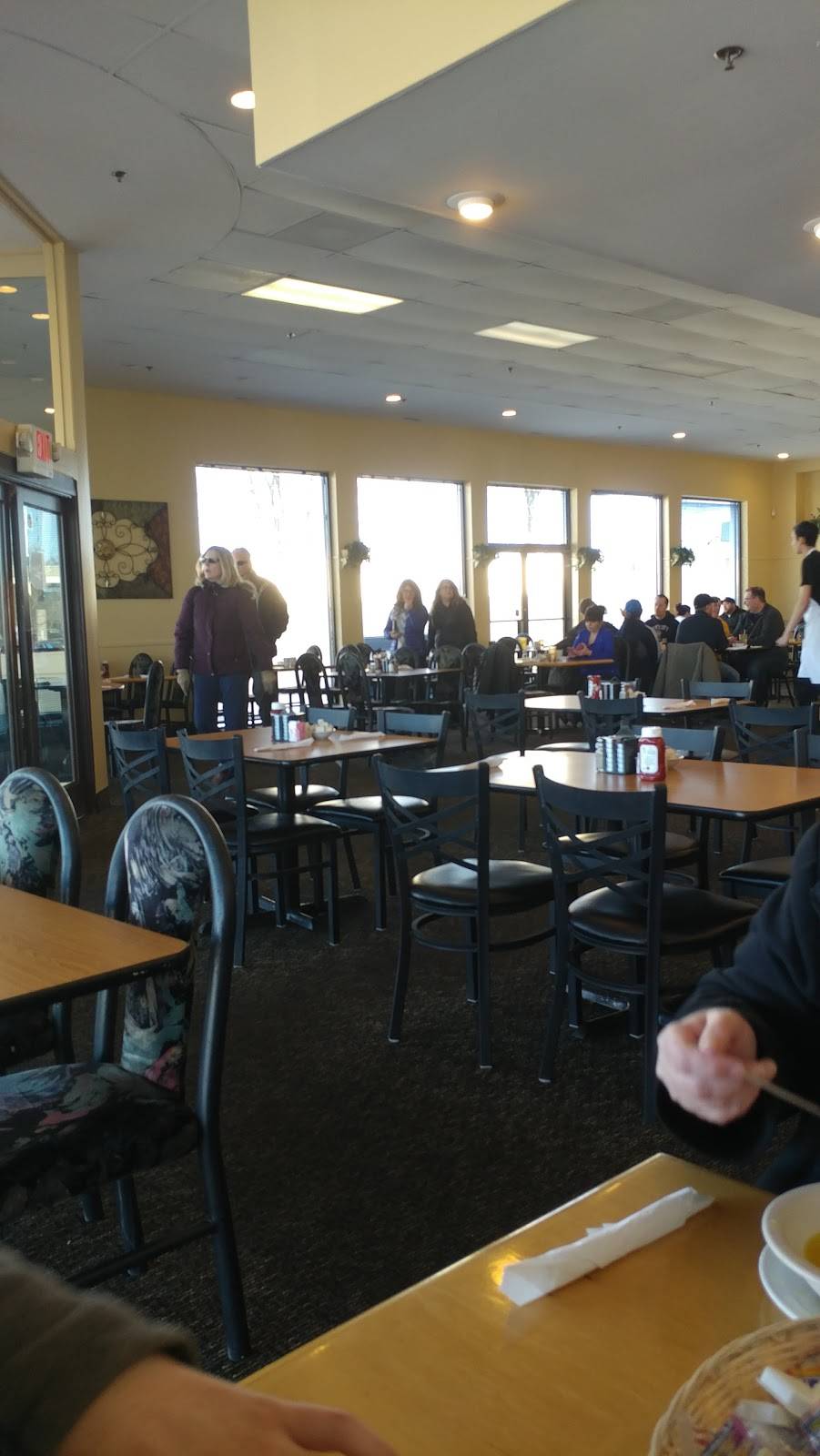 Lakeside Family Restaurant | restaurant | 43734 Schoenherr Rd, Sterling Heights, MI 48313, USA | 5862624250 OR +1 586-262-4250