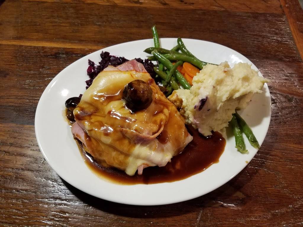 The Village Lanterne | restaurant | 155 N Wellwood Ave, Lindenhurst, NY 11757, USA | 6312251690 OR +1 631-225-1690