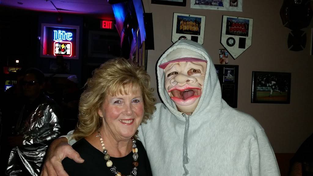 The Pour House Tavern | restaurant | 608 Sunrise Hwy, West Babylon, NY 11704, USA | 6315399253 OR +1 631-539-9253