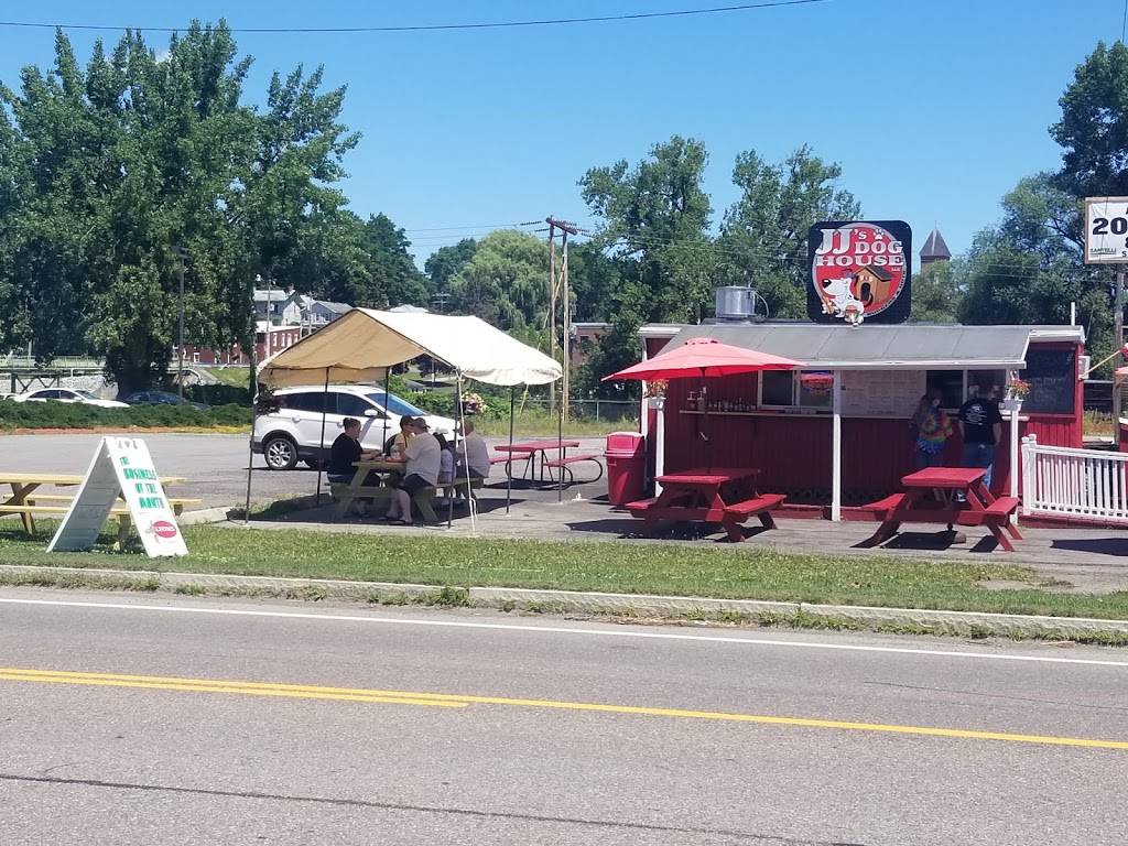 The Caboose | restaurant | 6 Leach Rd, Lyons, NY 14489, USA | 3159466684 OR +1 315-946-6684