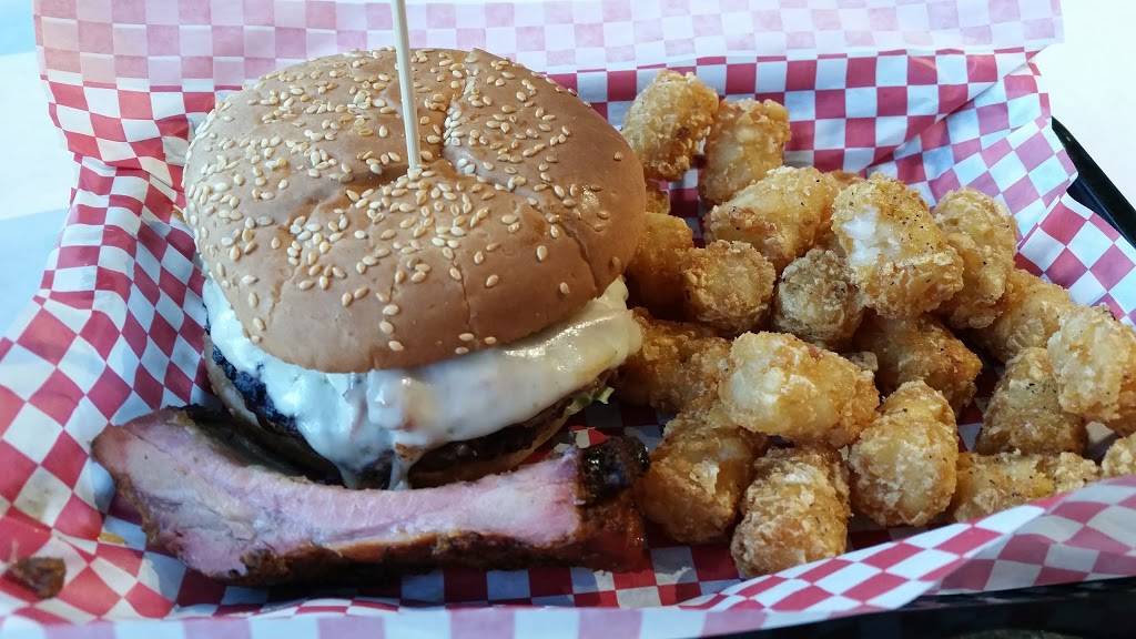 Boomers | restaurant | 1335 N Hayden Island Dr, Portland, OR 97217, USA | 5035172041 OR +1 503-517-2041