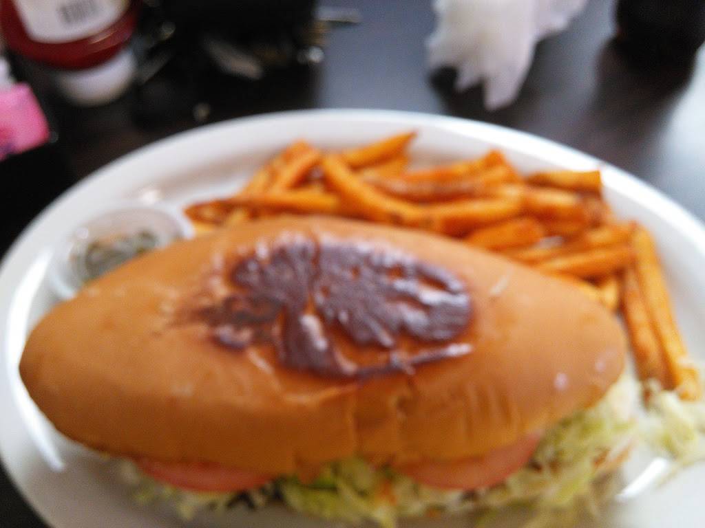 Marias Diner | restaurant | 3848 Main Ave, Groves, TX 77619, USA | 4099607777 OR +1 409-960-7777