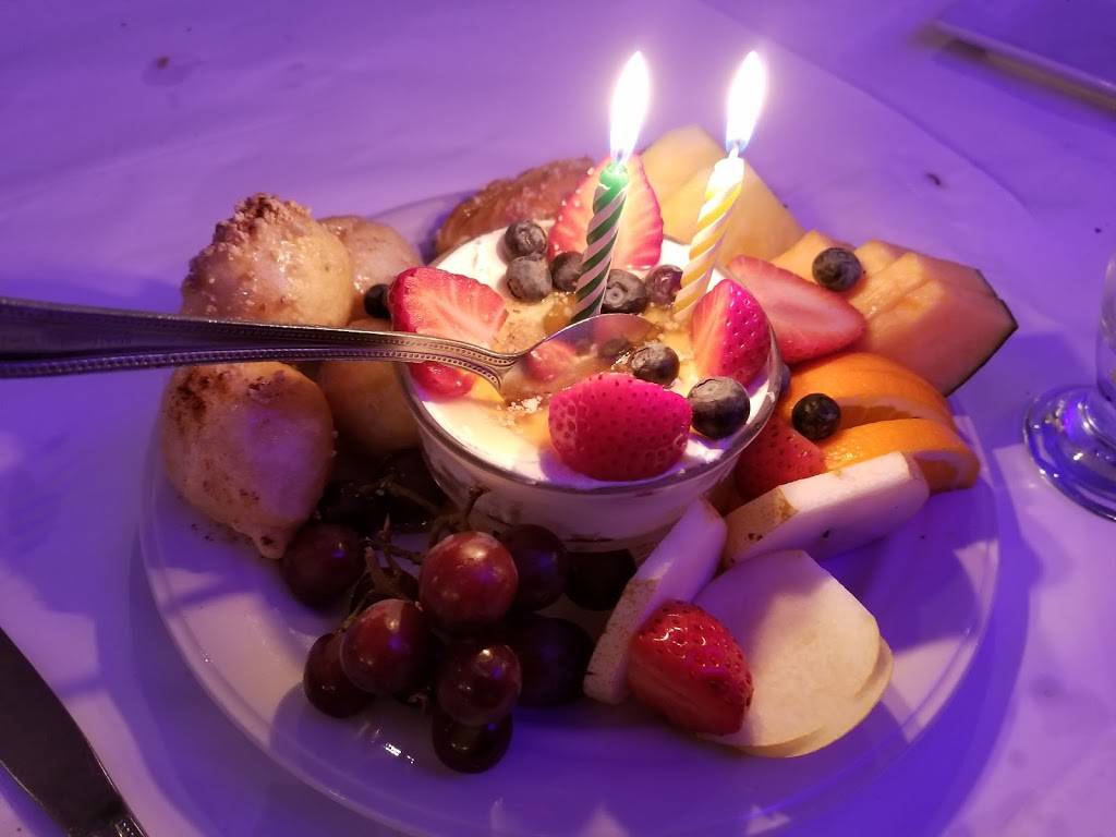 Lezvos West | restaurant | 4235 Boulevard Décarie, Montréal, QC H4A 3K4, Canada | 5144840400 OR +1 514-484-0400