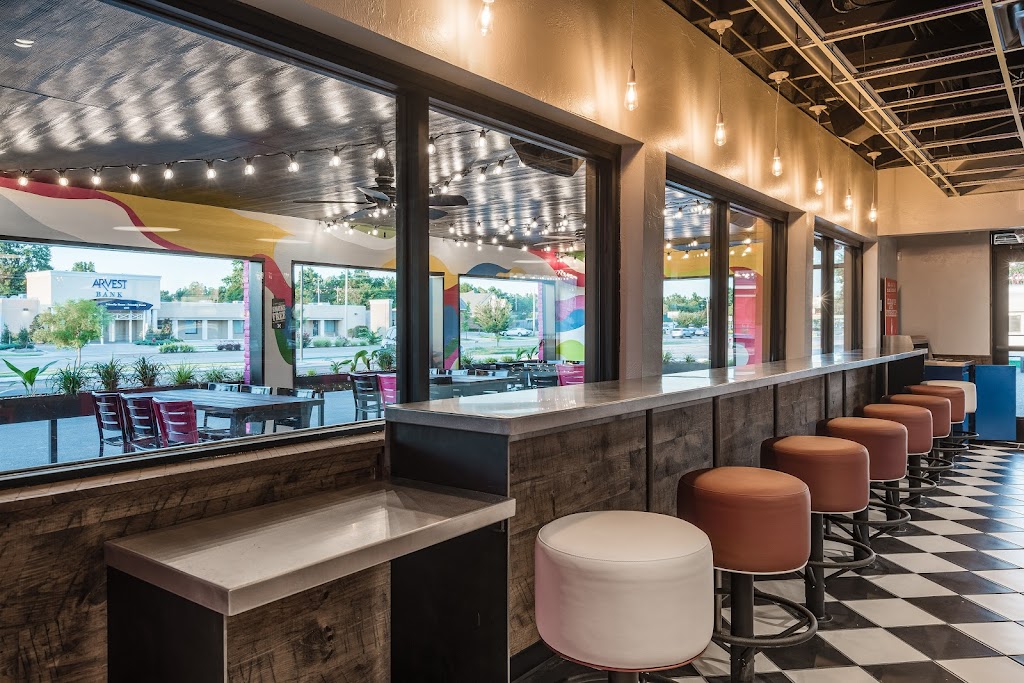 Velvet Taco | restaurant | 1440 W Lindsey St, Norman, OK 73069, USA | 4053315300 OR +1 405-331-5300