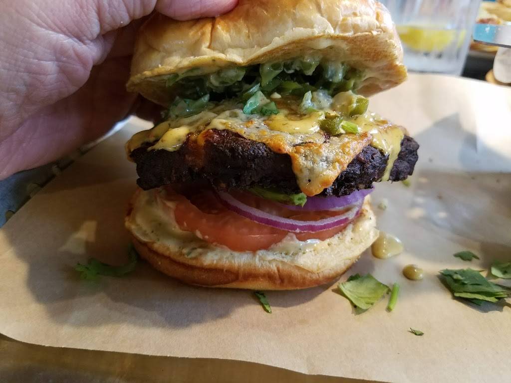 Chilis Grill & Bar | meal takeaway | 901 W Main St W, Dundee Township, IL 60118, USA | 8474269590 OR +1 847-426-9590