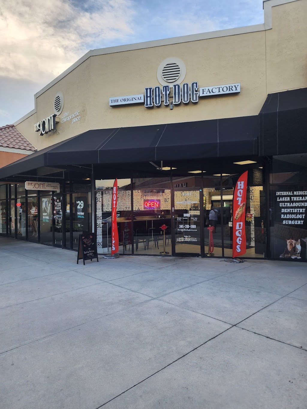 The Original Hot Dog Factory | restaurant | 8583 NW 186th St, Hialeah, FL 33015, USA | 3053181989 OR +1 305-318-1989