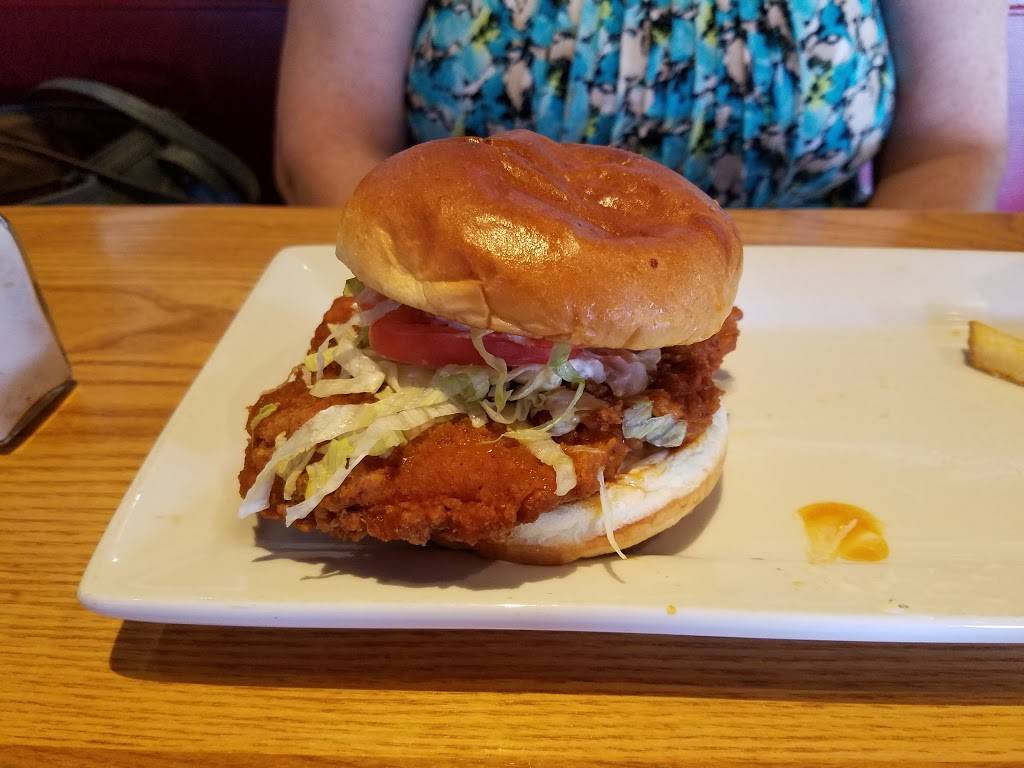 Chilis Grill & Bar | meal takeaway | 2101 Rockford St, Mt Airy, NC 27030, USA | 3367894199 OR +1 336-789-4199