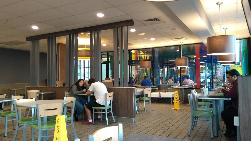 McDonalds | cafe | 7045 Van Nuys Blvd, Van Nuys, CA 91405, USA | 8187852490 OR +1 818-785-2490