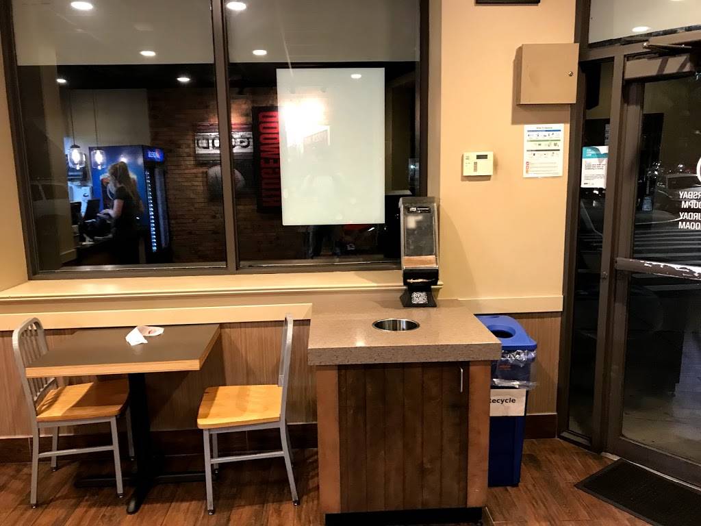 Pizza Hut | restaurant | 6051 Myrtle Ave, Ridgewood, NY 11385, USA | 7184565300 OR +1 718-456-5300