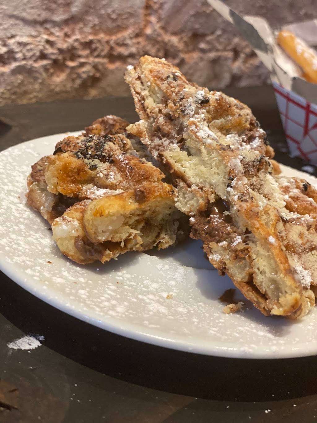 Champs Chics & Waffles | restaurant | 688 Bergen Ave, Jersey City, NJ 07304, USA | 2013335658 OR +1 201-333-5658