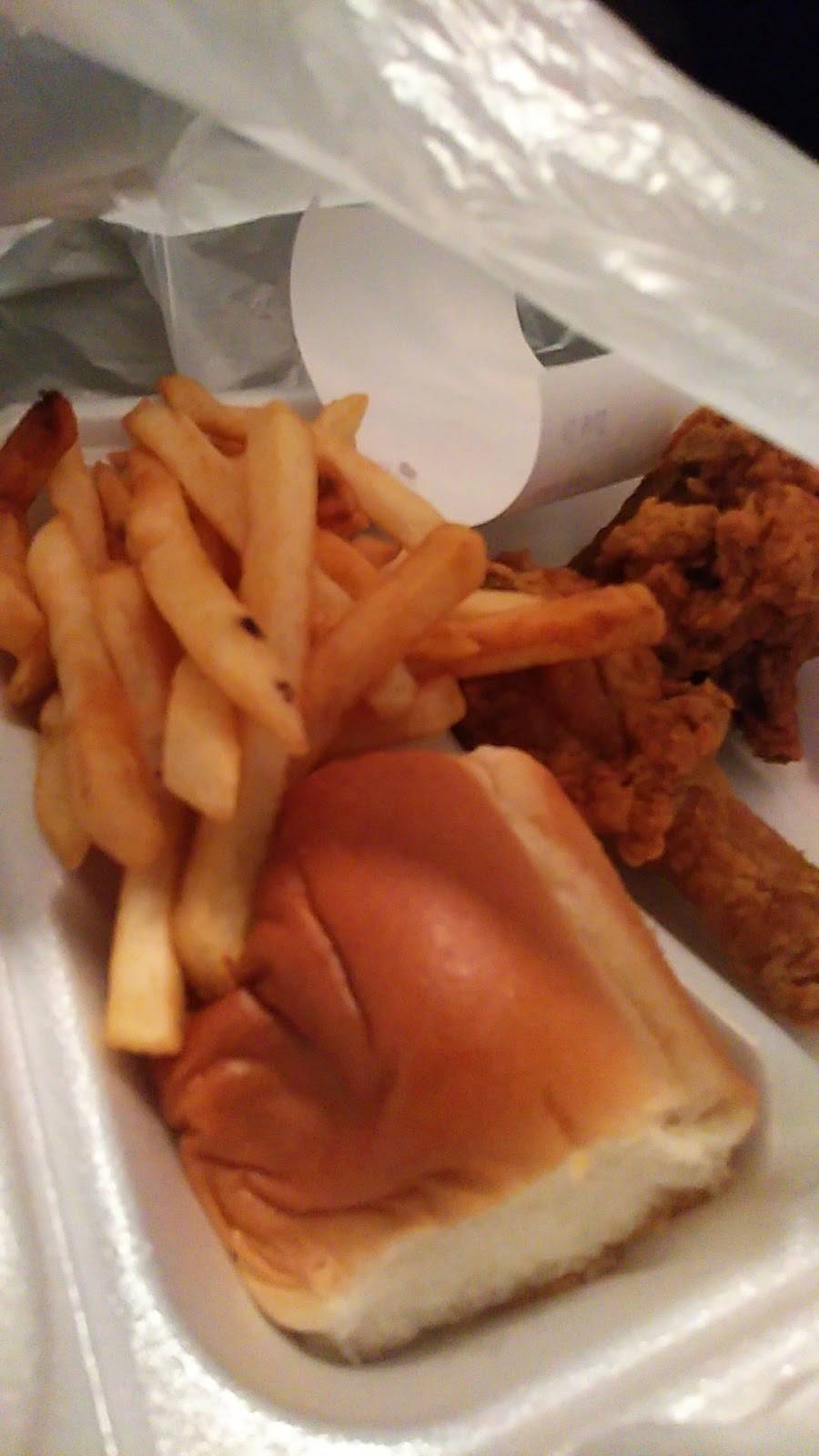 Feather n Fin | restaurant | 3601 Tidewater Dr, Norfolk, VA 23509, USA | 7576220099 OR +1 757-622-0099