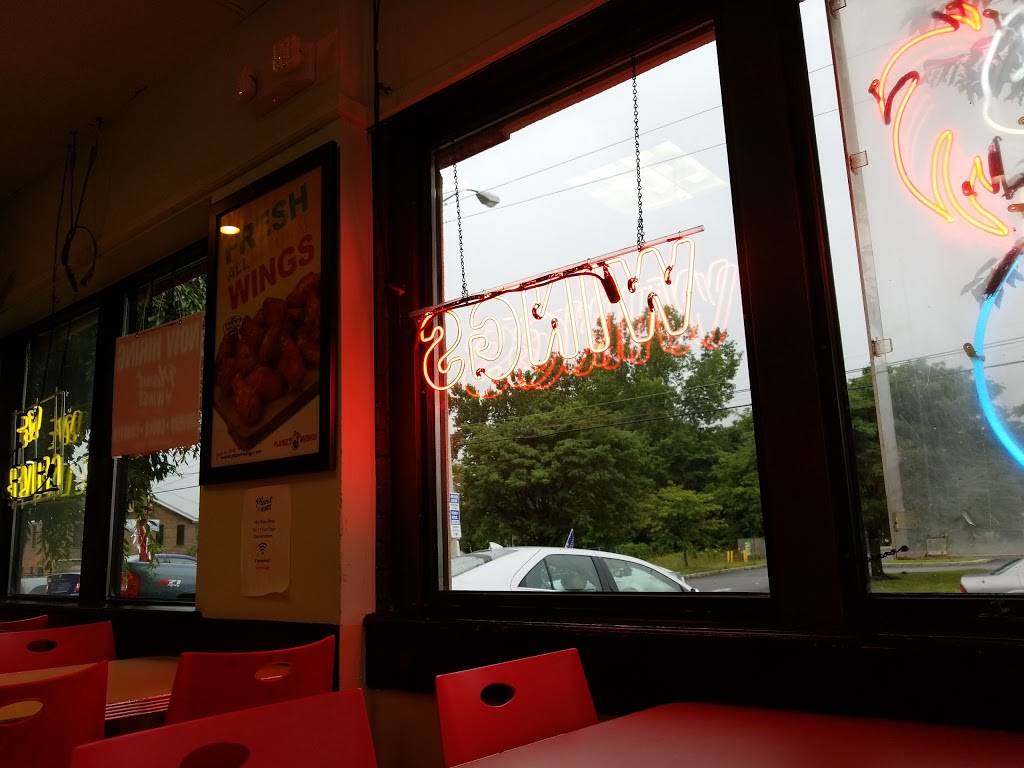 Planet Wings | restaurant | 668 Broadway, Newburgh, NY 12550, USA | 8455623000 OR +1 845-562-3000