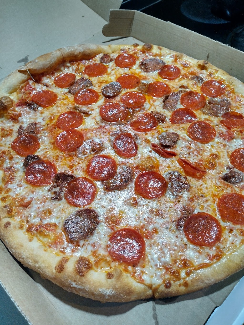 Royal Pizza | meal delivery | 299-7 Hawkins Ave, Lake Ronkonkoma, NY 11779, United States | 6316152210 OR +1 631-615-2210