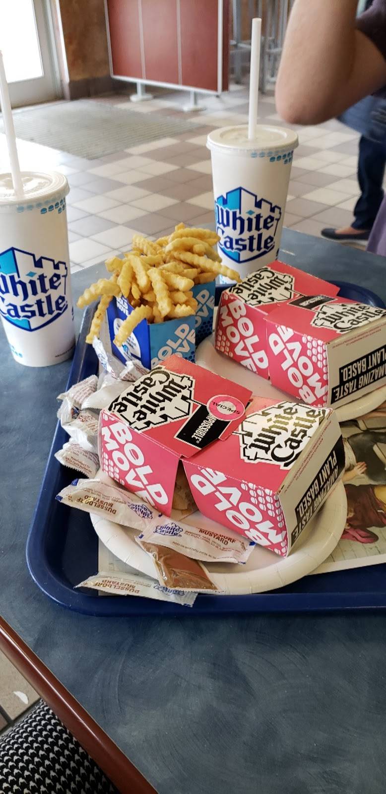 White Castle | restaurant | 4750 W 63rd St, Chicago, IL 60629, USA | 7737676765 OR +1 773-767-6765