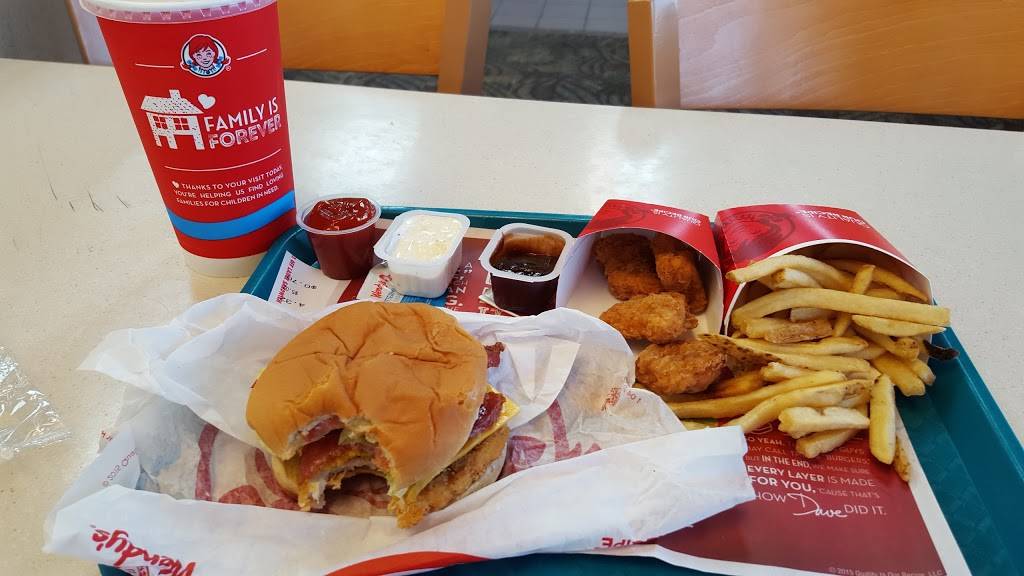 Wendys | restaurant | 415 Magnolia, Corona, CA 92879, USA | 9517378441 OR +1 951-737-8441