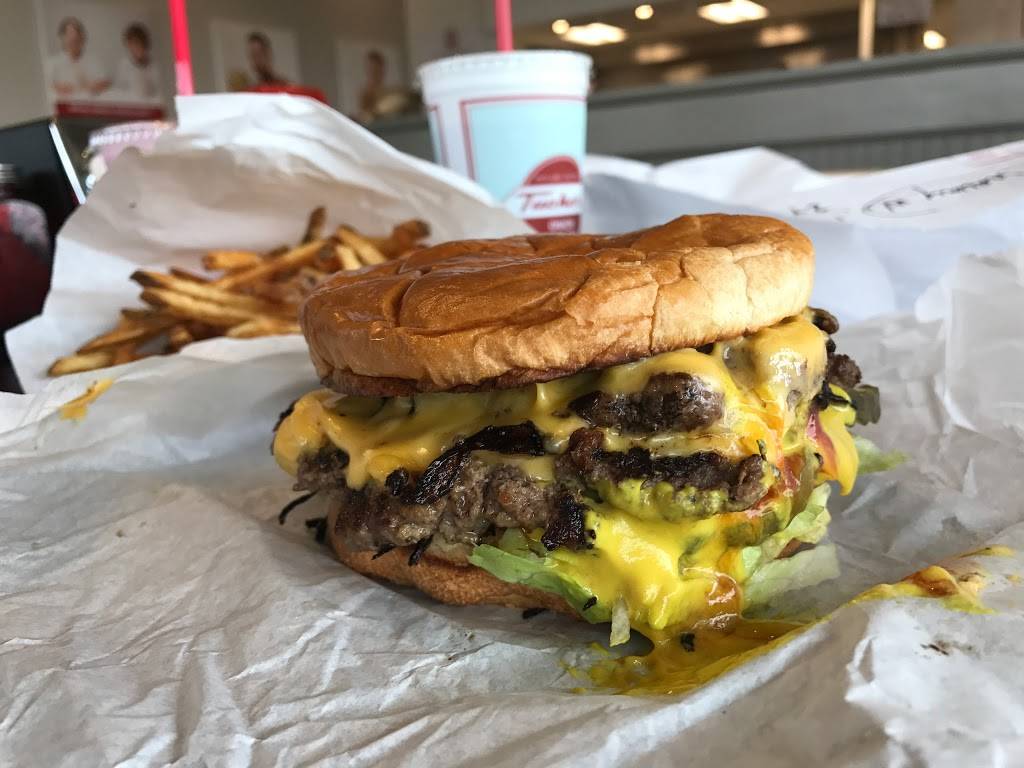 Tuckers Onion Burgers | restaurant | 2166 24th Ave NW, Norman, OK 73069, USA | 4055617373 OR +1 405-561-7373