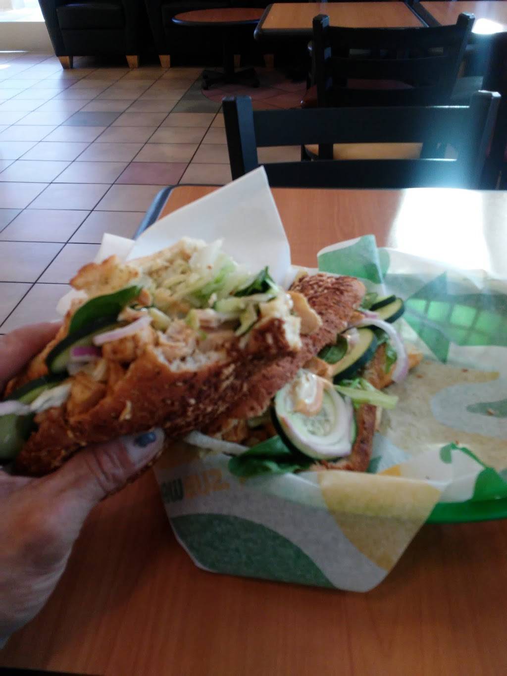 Popeyes Louisiana Kitchen | restaurant | 2805 Saviers Rd, Oxnard, CA 93033, USA | 8054838300 OR +1 805-483-8300