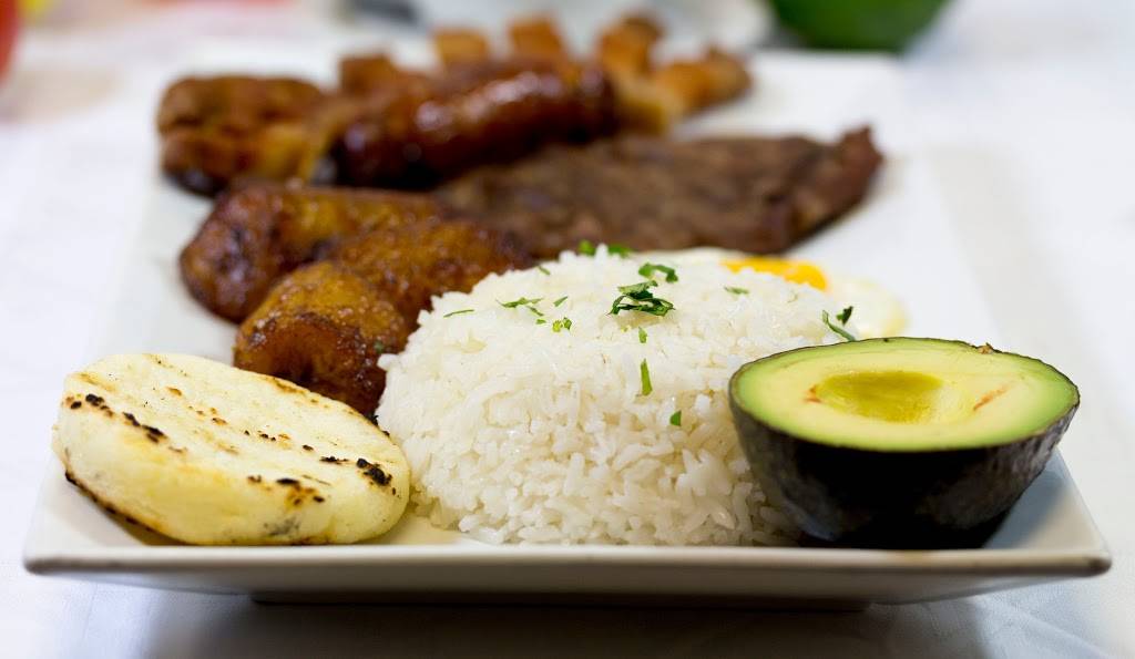 La Esquinita Colombiana | bakery | 4276 SW 152nd Ave, Miami, FL 33185, USA | 3055512151 OR +1 305-551-2151