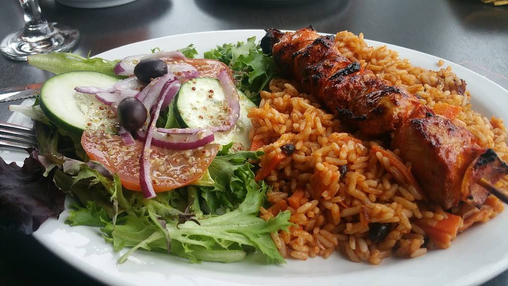 La Poule Fumée | restaurant | 305 Boulevard Curé-Labelle, Sainte-Thérèse, QC J7E 2G1, Canada | 4502540254 OR +1 450-254-0254