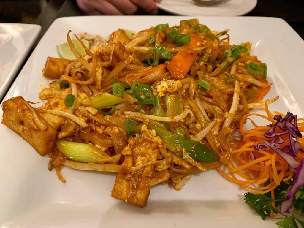 Restaurant Chez Heng | restaurant | 154 Boulevard Sir-Wilfrid-Laurier, Beloeil, QC J3G 4G7, Canada | 4502814364 OR +1 450-281-4364