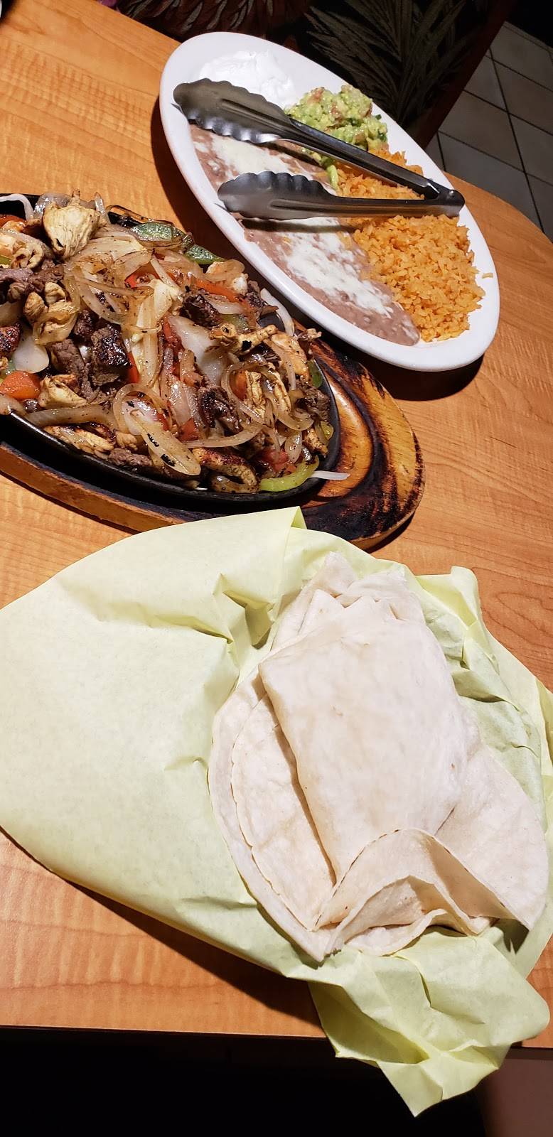 Mama Marias Grill | restaurant | 4204 Phelan Rd, Phelan, CA 92371, USA | 7608684886 OR +1 760-868-4886