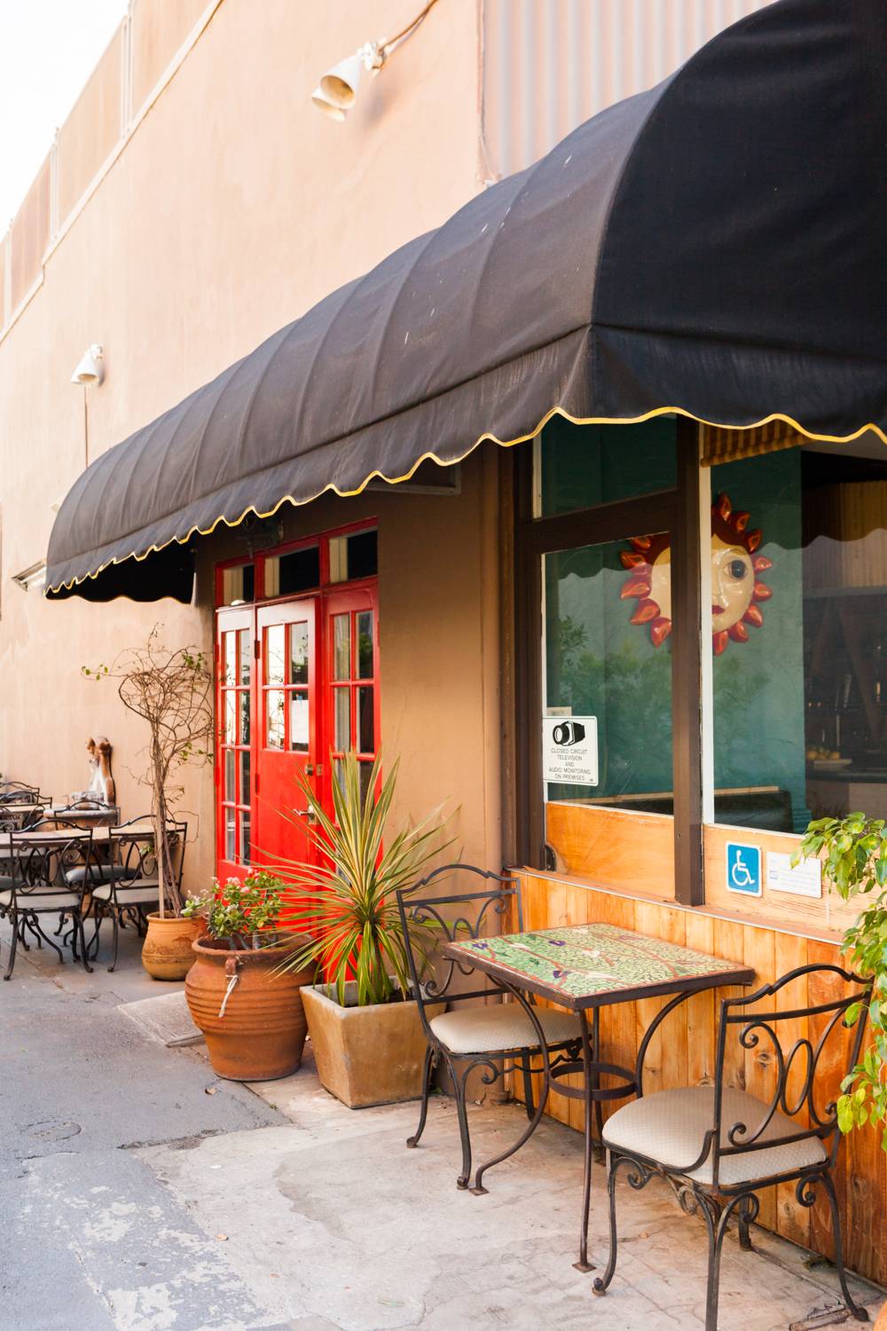 La Serenata Restaurant | restaurant | 2112, 10924 Pico Blvd, Los Angeles, CA 90064, USA | 3104419667 OR +1 310-441-9667